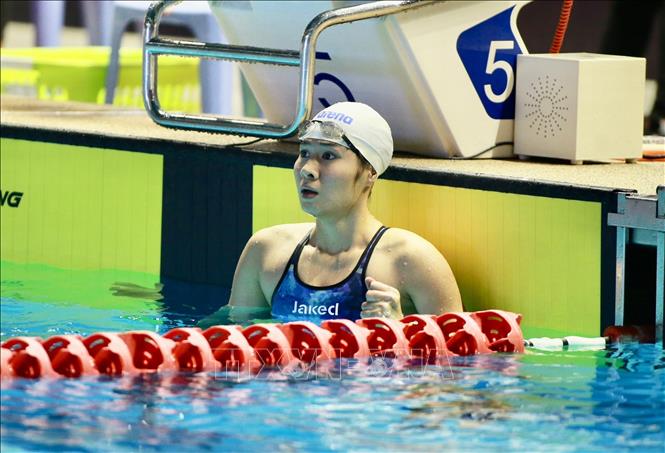 Le Thi Thanh Van wins a gold medal in women's 100m freestyle bifins with a time of 49.54 seconds. VNA Photo