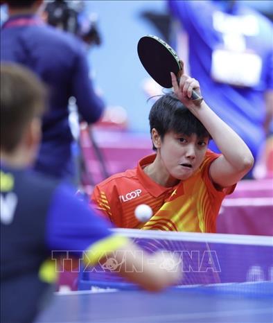 Cặp VĐV Đinh Anh Hoàng và Trần Mai Ngọc (ảnh) thi đấu vòng 1/16 gặp đôi VĐV J. Choong và Karen (Malaysia) nội dung đôi nam nữ. Ảnh: Minh Quyết - TTXVN