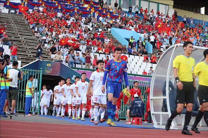 U22 Việt Nam trong bộ trang phục màu trắng thi đấu trận bán kết 1 gặp U22 Indonesia. Ảnh: Hoàng Linh-TTXVN