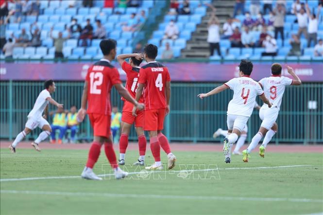 Phút 36, Văn Tùng (9) ghi bàn san bằng tỷ số 1-1. Ảnh: Minh Quyết-TTXVN