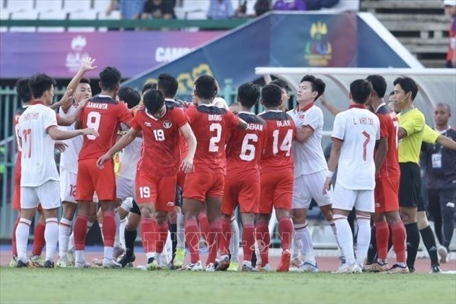 Không khí trận đấu ngày càng 