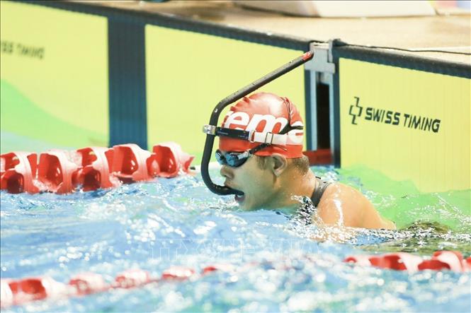 VĐV Kim Anh Kiệt thi đấu môn Lặn nội dung Vòi hơi chân vịt 400m nam. Ảnh: TTXVN