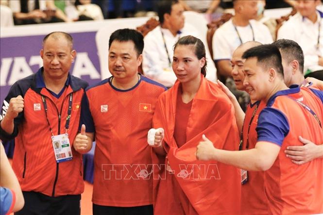 VĐV Hà Thị Linh giành HCV môn Boxing ở hạng cân 60-63kg nữ. Ảnh: TTXVN
