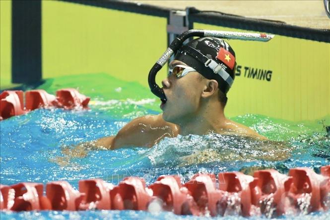 VĐV Vũ Đặng Nhật Nam giành HCV môn Lặn ở nội dung Vòi hơi chân vịt đôi 200m nam với thành tích 1 phút 38 giây 32. Ảnh: TTXVN