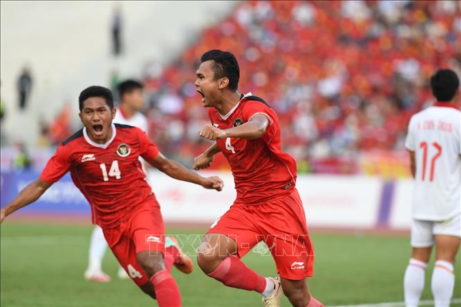 Indonesian players celebrate their first goal in the 10th minute. VNA Photo