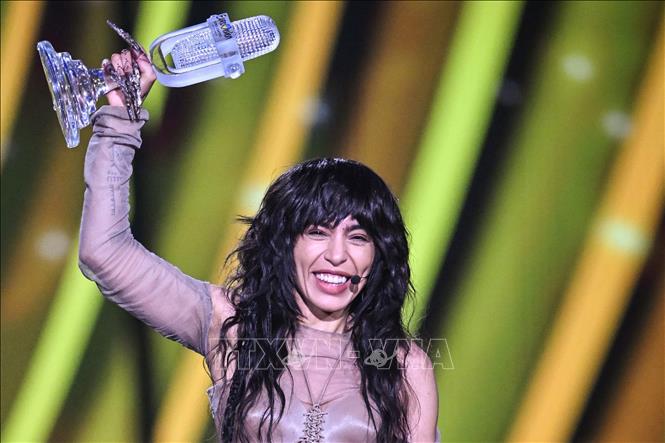 Nữ ca sĩ Loreen giành ngôi quán quân tại cuộc thi Eurovision Song Contest 2023, ở Liverpool, Anh, ngày 14/5/2023. Ảnh: AFP/ TTXVN