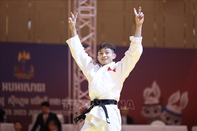 VĐV Nguyễn Hoàng Thành giành HCV đầu tiên cho đội tuyển Judo ở nội dung đối kháng hạng cân 55kg với chiến thắng bằng điểm ippon trước VĐV của Thái Lan trong trận chung kết. Đây là HCV đầu tiên ở nội dung đối kháng và là HCV thứ 3 của đội tuyển Judo VIệt Nam. Ảnh: Minh Quyết - TTXVN