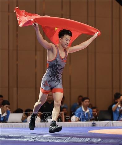 VĐV Bùi Tiến Hải giành HCV ở hạng cân 60kg - HCV đầu tiên của đội tuyển Vật tại SEA Games 32. Ảnh: Minh Quyết - TTXVN