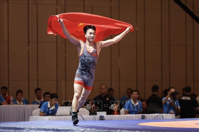 VĐV Bùi Tiến Hải giành HCV ở hạng cân 60kg - HCV đầu tiên của đội tuyển Vật tại SEA Games 32. Ảnh: Minh Quyết - TTXVN