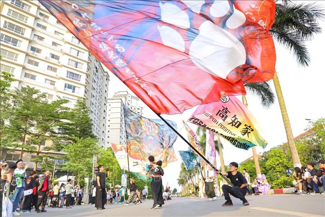 A yosakoi performance at the festival. VNA Photo: Tuấn Đức