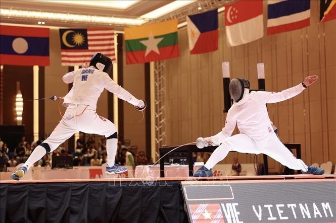 Vietnamese fencers compete at SEA Games 32. VNA Photo: Minh Quyết