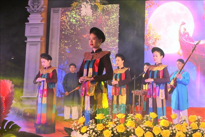 Trình diễn di sản văn hóa phi vật thể của Hải Phòng được UNESCO ghi danh. Ảnh: Minh Thu- TTXVN

