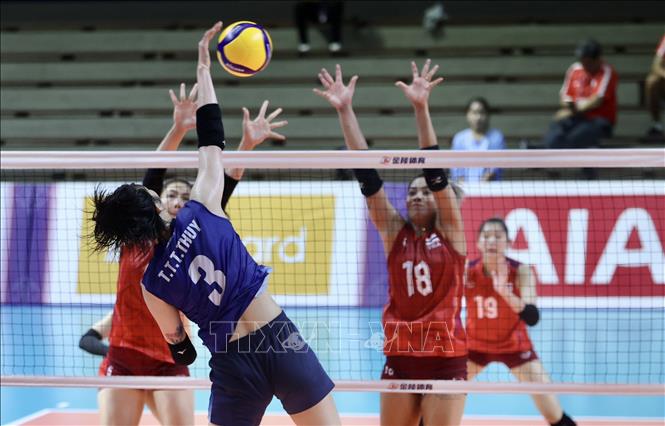 Tuyển bóng chuyền nữ Việt Nam đã có một trận chung kết đầy nỗ lực nhưng không thể vượt qua đương kim vô địch Thái Lan, chấp nhận thua với tỷ số 1-3, giành tấm HCB. Ảnh: Hoàng Linh-TTXVN