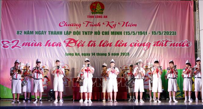 Chương trình văn nghệ chào mừng 82 năm ngày thành lập Đội Thiếu niên Tiền phong Hồ Chí Minh. Ảnh: Đức Hạnh - TTXVN 