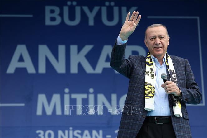 Đương kim Tổng thống Thổ Nhĩ Kỳ Recep Tayyip Erdogan trong cuộc vận động tranh cử ở Ankara, ngày 30/4/2023. Ảnh: AFP/TTXVN 