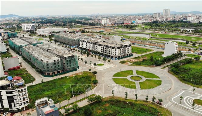 Trong ảnh: Một góc phố đi bộ HP Intermix Bắc Giang, nằm trên đại lộ trung tâm khu đô thị phía Nam, thành phố Bắc Giang (Bắc Giang) dần hình thành. Ảnh: Danh Lam -TTXVN