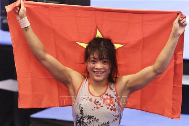 Wrestler Nguyen Thi Xuan wins a gold in the women's 50kg category. VNA Photo