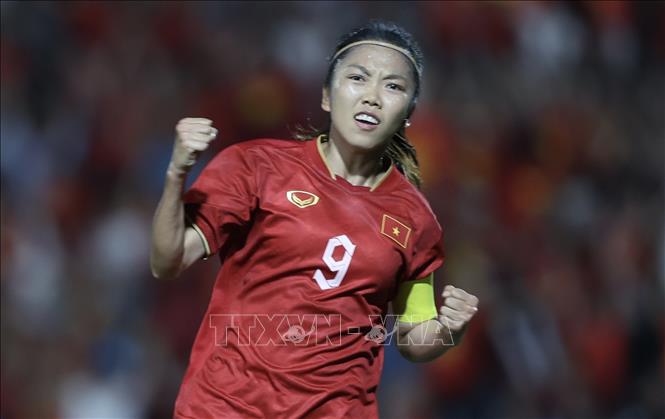 Niềm vui của tiền đạo đội trưởng Huỳnh Như (9) khi ghi bàn mở tỷ số ở phút 12. Ảnh: Hoàng Linh-TTXVN