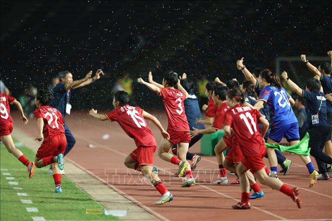 Vietnamese women’s football team celebrates their victory. VNA Photo