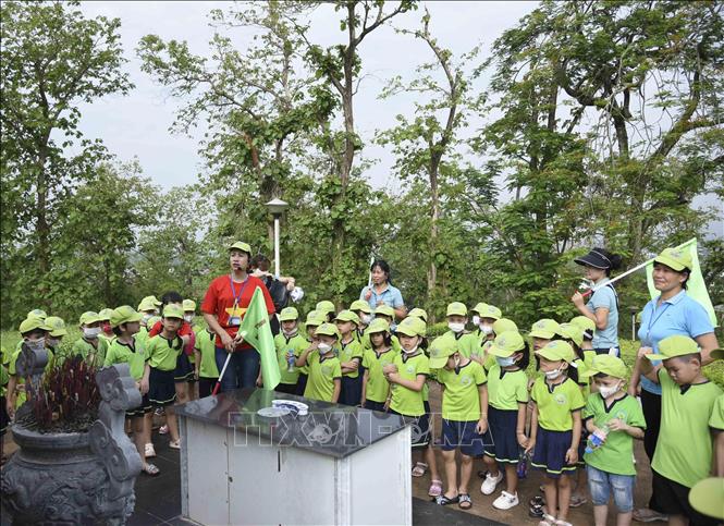 Trong ảnh: Một buổi tham quan thực tế tại Di tích Đồi A1 của các em học sinh trường Mầm non Nam Thanh, TP Điện Biên Phủ. Ảnh: Xuân Tư – TTXVN