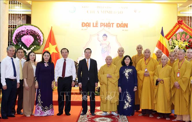 Chủ tịch nước Võ Văn Thưởng thăm, chúc mừng Hòa thượng Thích Thiện Nhơn, Chủ tịch Hội đồng Trị sự Giáo hội Phật giáo Việt Nam tại chùa Minh Đạo. Ảnh: Thống Nhất –TTXVN

