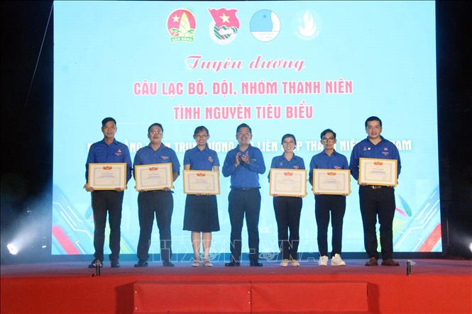 Lễ trao Bằng khen Ủy ban Trung ương Hội Liên hiệp Thanh niên Việt Nam cho các tập thể và cá nhân đã có thành tích xuất sắc trong Chiến dịch Tình nguyện mùa đông – Xuân tình nguyện năm 2023. Ảnh: Trung Kiên - TTXVN
