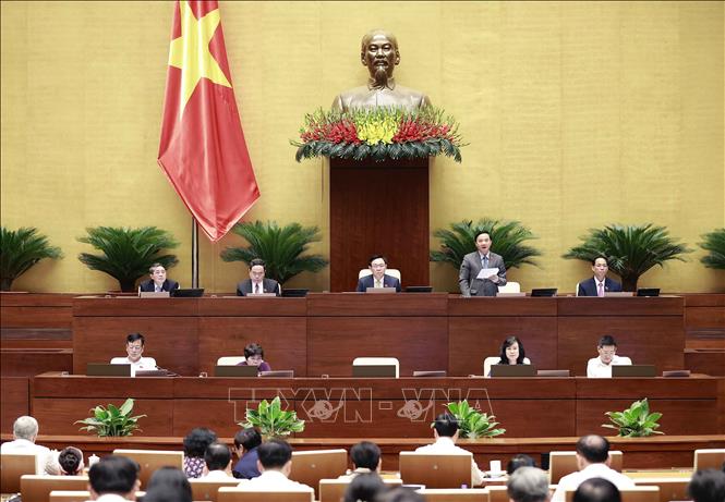 Phó Chủ tịch Quốc hội Nguyễn Khắc Định phát biểu điều hành nội dung phiên họp. Ảnh: Doãn Tấn - TTXVN