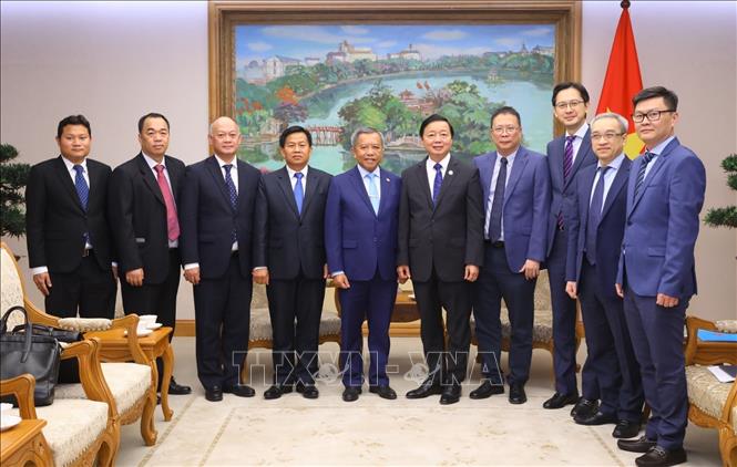 Phó Thủ tướng Trần Hồng Hà và Bộ trưởng Bộ Công nghệ và Truyền thông Lào Boviengkham Vongdara với các đại biểu. Ảnh: Văn Điệp - TTXVN
