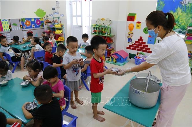 Thành phố Tuyên Quang đảm bảo bữa ăn an toàn, đủ dinh dưỡng cho trẻ Mầm non trong mùa dịch bệnh COVID-19. Ảnh: Nam Sương - TTXVN