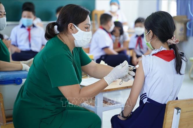 Tỉnh Bình Thuận triển khai tiêm vaccine phòng COVID-19 cho trẻ từ 5 đến dưới 12 tuổi. Ảnh: Hồng Hiếu - TTXVN 