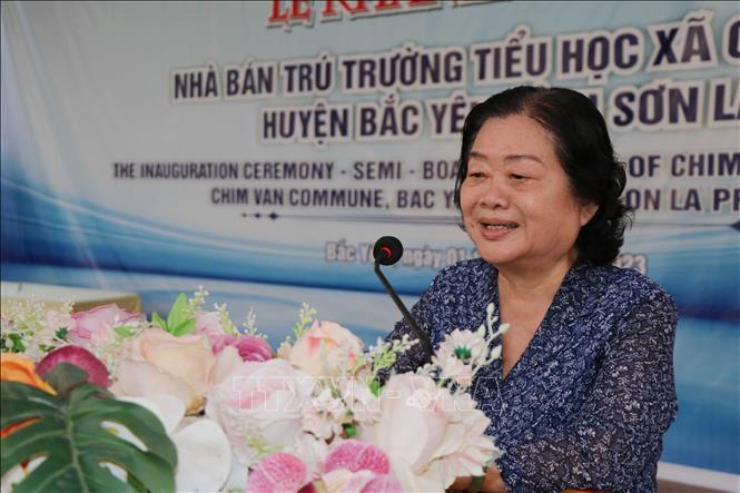 Bà Trương Mỹ Hoa, nguyên Phó Chủ tịch nước, Chủ tịch Quỹ học bổng Vừ A Dính  phát biểu tại buổi lễ. Ảnh: Hữu Quyết - TTXVN