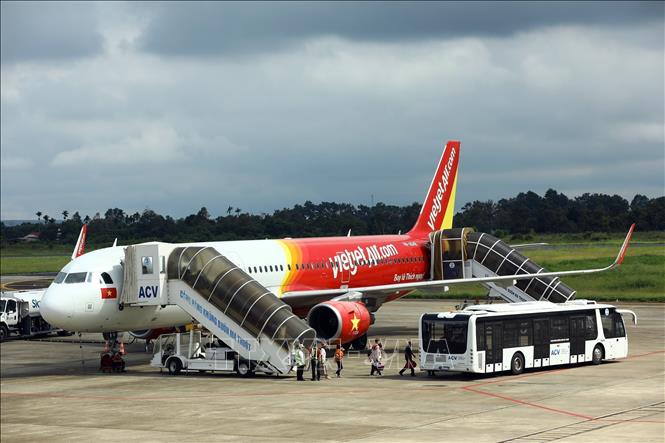 Vietjet plane at Buon Me Thuot airport in the Central Highlands province of Dak Lak. VNA Photo: Huy Hùng