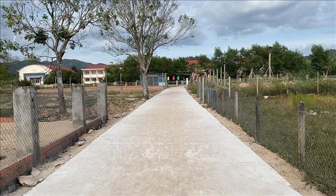 Trong ảnh: Đường giao thông tại buôn Ma Nhe, xã Đất Bằng (Krông Pa, Gia Lai) được làm từ nguồn vốn chương trình mục tiêu Quốc gia. Ảnh: Hồng Điệp - TTXVN
