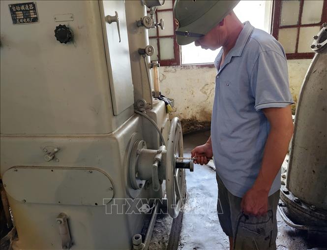 Trong ảnh: Trải qua thăng trầm lịch sử, các tuabin của hai nhà máy thuỷ điện vẫn bền bỉ hoạt động. Ảnh: Chu Hiệu-TTXVN