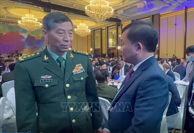 Thượng tướng Hoàng Xuân Chiến gặp Bộ trưởng Quốc phòng Trung Quốc Lý Thượng Phúc tối 2/6. Ảnh: TTXVN phát