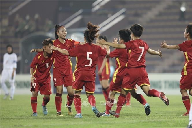 Cầu thủ Hoàng Thị Ngọc Anh (số 5) ghi bàn thắng gỡ hoà 1-1 cho U20 nữ Việt Nam ở phút thứ 10. Ảnh: Minh Quyết - TTXVN