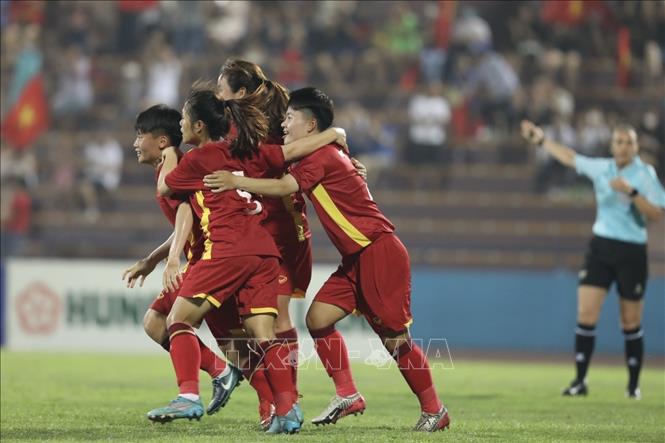 Cầu thủ Hoàng Thị Ngọc Anh (số 5) ghi bàn thắng gỡ hoà 1-1 cho U20 nữ Việt Nam ở phút thứ 10. Ảnh: Minh Quyết - TTXVN