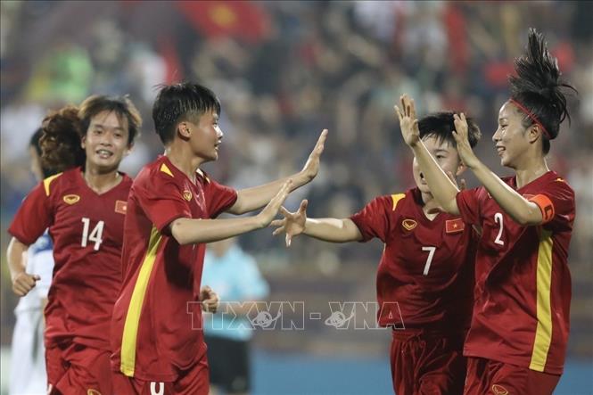 Cầu thủ Minh Chuyên (số 9) ghi bàn thắng nâng tỷ số lên 2-1 cho U20 nữ Việt Nam ở phút 36. Ảnh: Minh Quyết - TTXVN