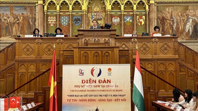 Phó Chủ tịch thường trực Quốc hội Hungary Mátrai Márta phát biểu tại diễn đàn. Ảnh: Nguyễn Thu Hà - P/v TTXVN tại Hungary