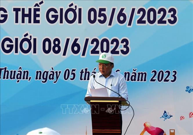 Phó Chủ tịch UBND tỉnh Ninh Thuận Lê Huyền phát biểu tại lễ mít tinh. Ảnh: Công Thử - TTXVN