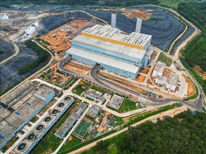 Nhà máy Điện rác Sóc Sơn là một trong những nhà máy được đầu tư trang thiết bị hiện đại để xử lý rác thải của thành phố Hà Nội. Ảnh: Tuấn Anh - TTXVN