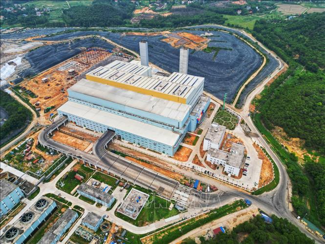 Nhà máy Điện rác Sóc Sơn sau khi hoàn thành cả 3 giai đoạn có công suất điện 75 MW, làm việc theo công nghệ ghi di động kiểu waterleua của Bỉ, được xem là nhà máy điện rác lớn nhất Việt Nam và đứng thứ hai thế giới sau Nhà máy điện rác Thâm Quyến của Trung Quốc. Ảnh: Tuấn Anh - TTXVN