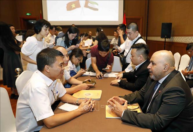 Representatives of businesses from Vietnam and UAE at the Business Forum. VNA Photo: Trần Việt