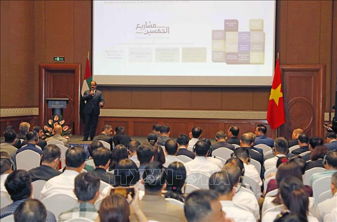 Representatives of businesses from Vietnam and UAE at the Business Forum. VNA Photo: Trần Việt