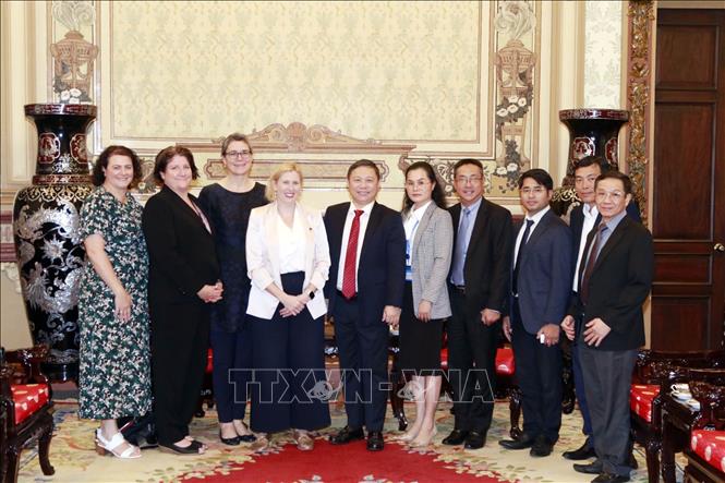 Vice Chairman of the Ho Chi Minh City People’s Committee Duong Anh Duc, RMIT General Director of Australia’s Royal Melbourne Institute of Technology Professor Claire Macken among others. VNA Photo: Xuân Khu