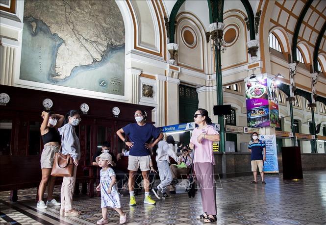 The Ho Chi Minh City Central Post Office fascinates tourists with its typical colonial French features, ranging from exterior to interior decorations. VNA Photo: Hồng Đạt