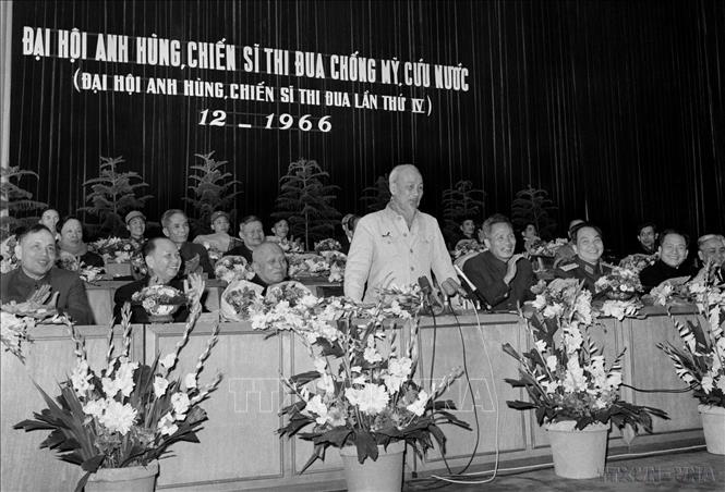 Chủ tịch Hồ Chí Minh phát biểu tại Đại hội Anh hùng, Chiến sĩ thi đua chống Mỹ, cứu nước (Đại hội Anh hùng Chiến sĩ Thi đua lần thứ IV) tháng 12/1966, tại Hà Nội. 
Ảnh: TTXVN
