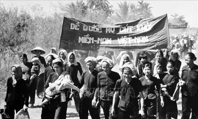  ”Đội quân tóc dài” là nòng cốt của phong trào Đồng Khởi những năm 1960, đánh dấu bước phát triển của cách mạng miền Nam, chuyển từ thế giữ gìn lực lượng sang thế tiến công. Ảnh: Tư liệu TTXVN
