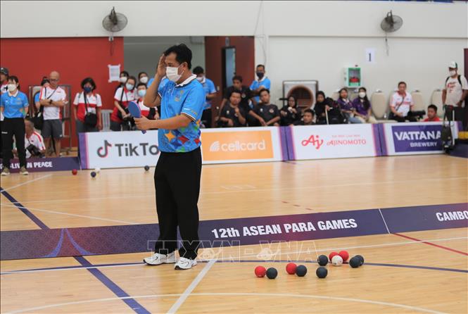 Trọng tài điều hành môn Boccia người khuyết tật tại ASEAN Para Games 12. Ảnh: Hoàng Minh - PV TTXVN tại Campuchia 