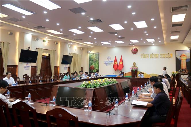 Đoàn công tác của Bộ Giáo dục và Đào tạo làm việc với Ban Chỉ đạo Kỳ thi tốt nghiệp THPT năm 2023 của tỉnh Bình Thuận. Ảnh: Nguyễn Thanh - TTXVN